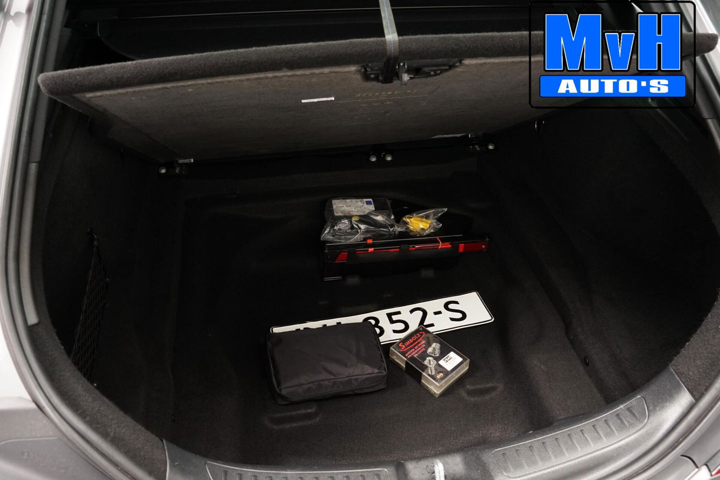 Mercedes-Benz CLA Shooting Brake 180 AMG|TREKH|CARPLAY|LED