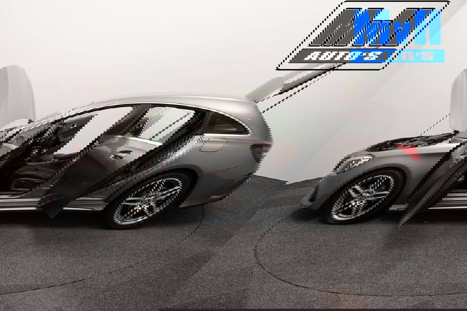 Mercedes-Benz CLA Shooting Brake 180 AMG|TREKH|CARPLAY|LED