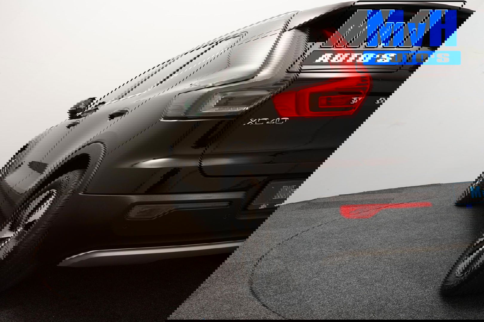 Volvo XC40 1.5 T5 Recharge Inscription Expression|TREKH|LED