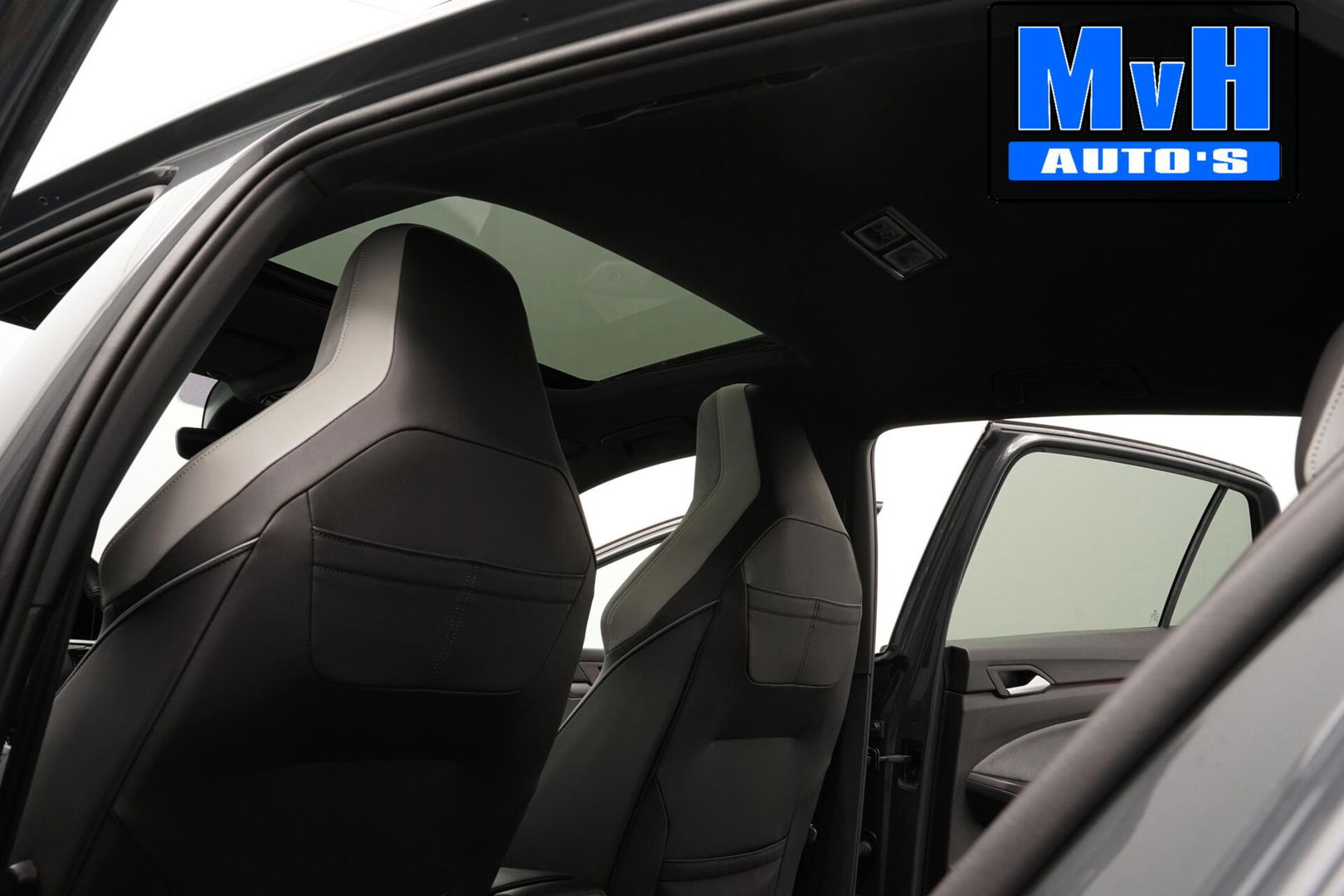 Volkswagen Golf 1.5 eTSI R-Line|PANO|IQ-LIGHT|SPORTSTOEL|LUXE!