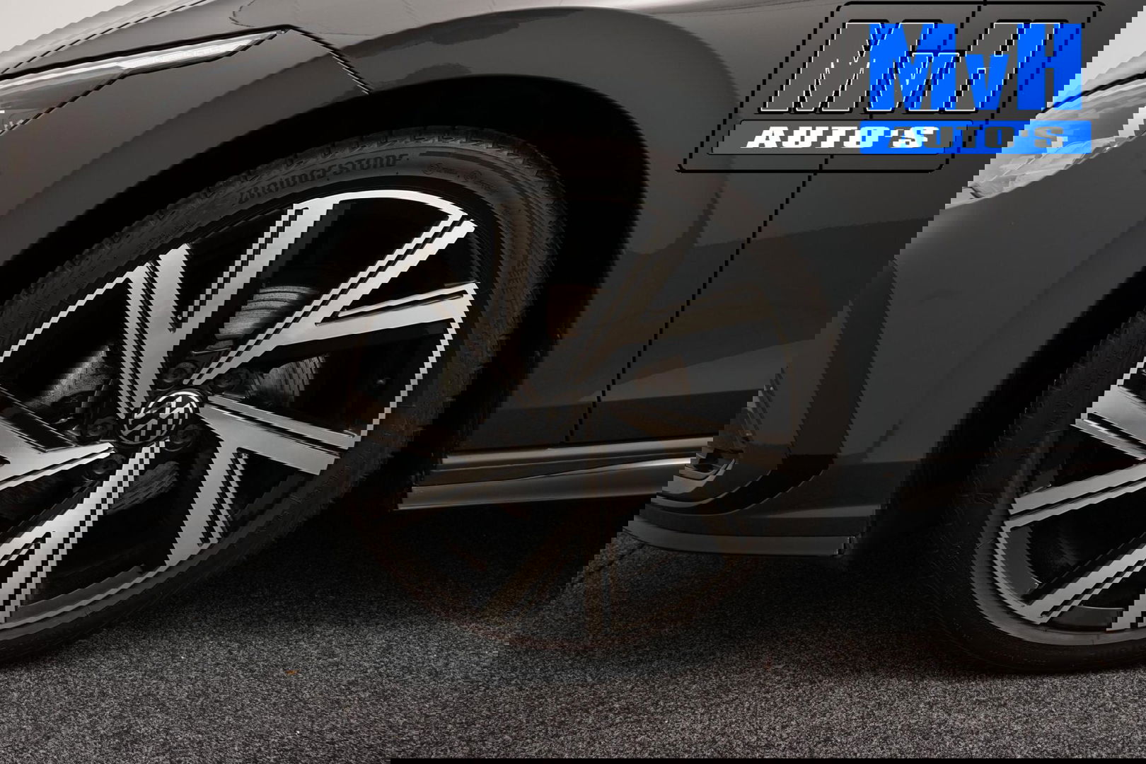 Volkswagen Golf 1.5 eTSI R-Line|PANO|IQ-LIGHT|SPORTSTOEL|LUXE!