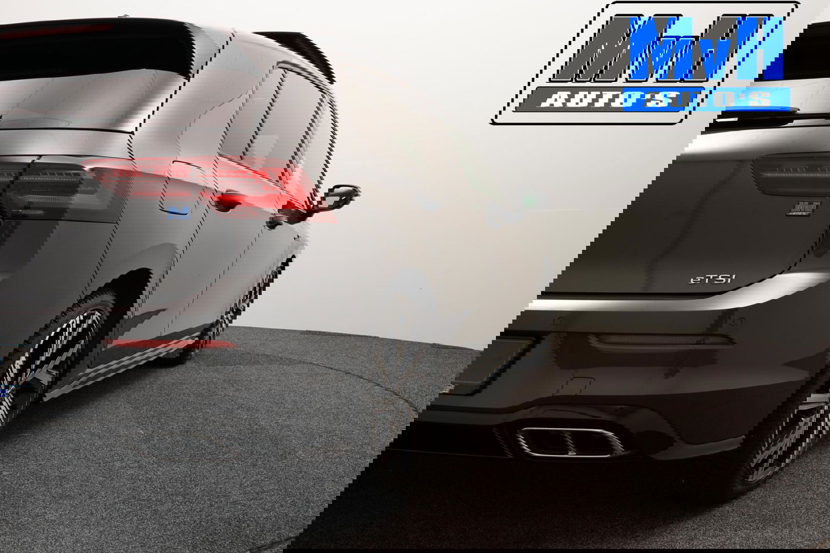 Volkswagen Golf 1.5 eTSI R-Line|PANO|IQ-LIGHT|SPORTSTOEL|LUXE!