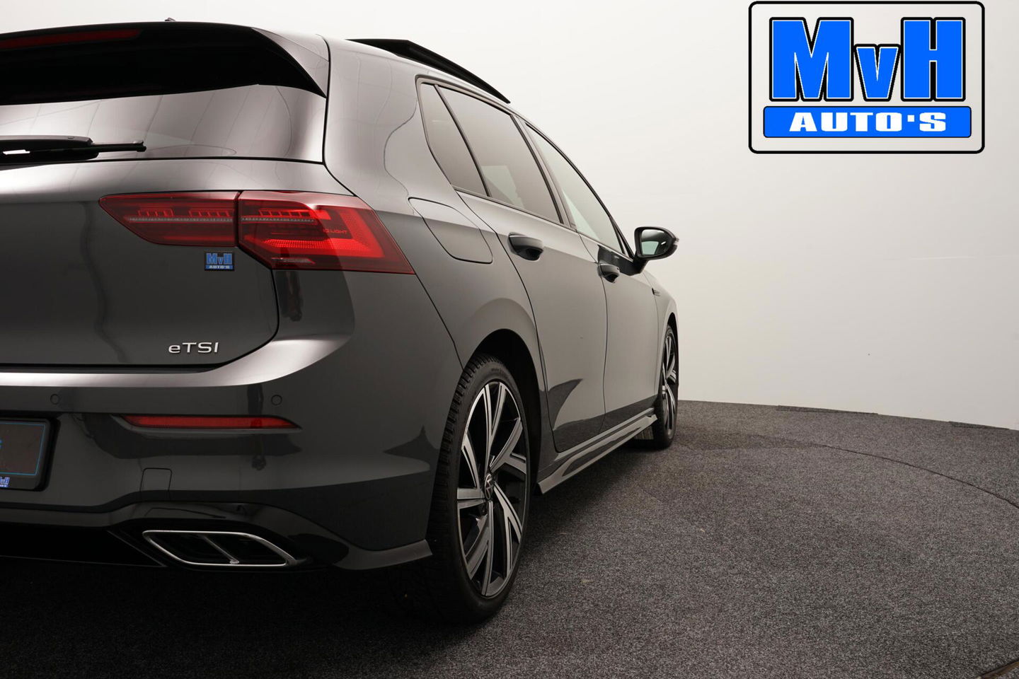 Volkswagen Golf 1.5 eTSI R-Line|PANO|IQ-LIGHT|SPORTSTOEL|LUXE!