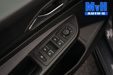 Volkswagen Golf 1.5 eTSI R-Line|PANO|IQ-LIGHT|SPORTSTOEL|LUXE!