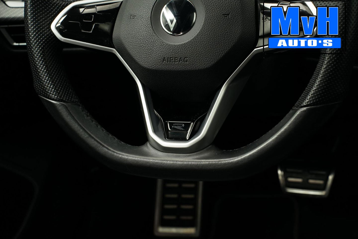 Volkswagen Golf 1.5 eTSI R-Line|PANO|IQ-LIGHT|SPORTSTOEL|LUXE!