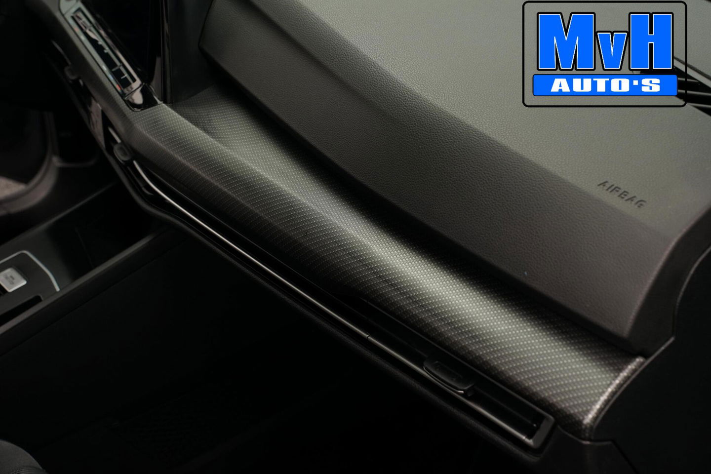 Volkswagen Golf 1.5 eTSI R-Line|PANO|IQ-LIGHT|SPORTSTOEL|LUXE!