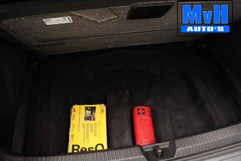 Volkswagen Golf 1.5 eTSI R-Line|PANO|IQ-LIGHT|SPORTSTOEL|LUXE!