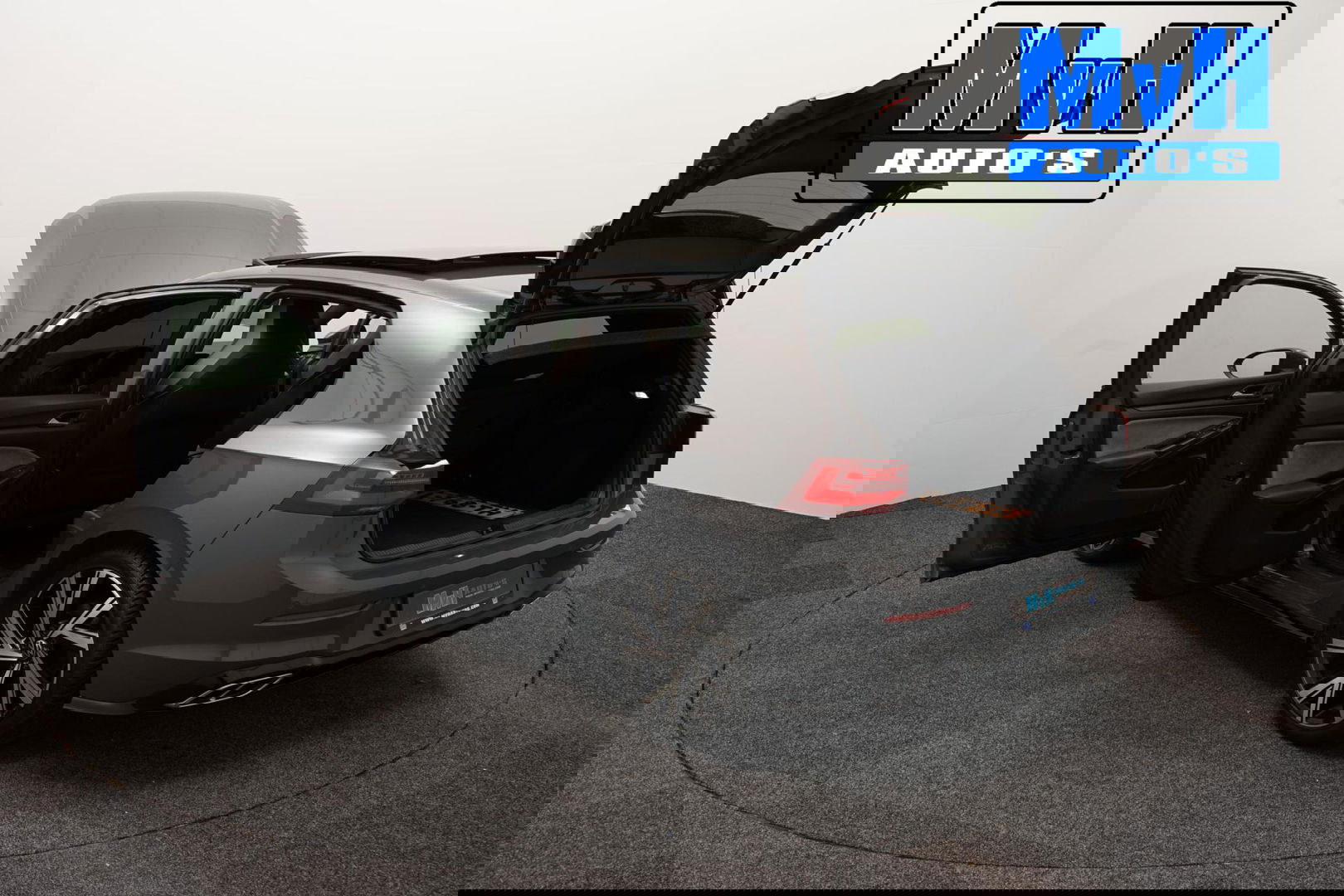 Volkswagen Golf 1.5 eTSI R-Line|PANO|IQ-LIGHT|SPORTSTOEL|LUXE!