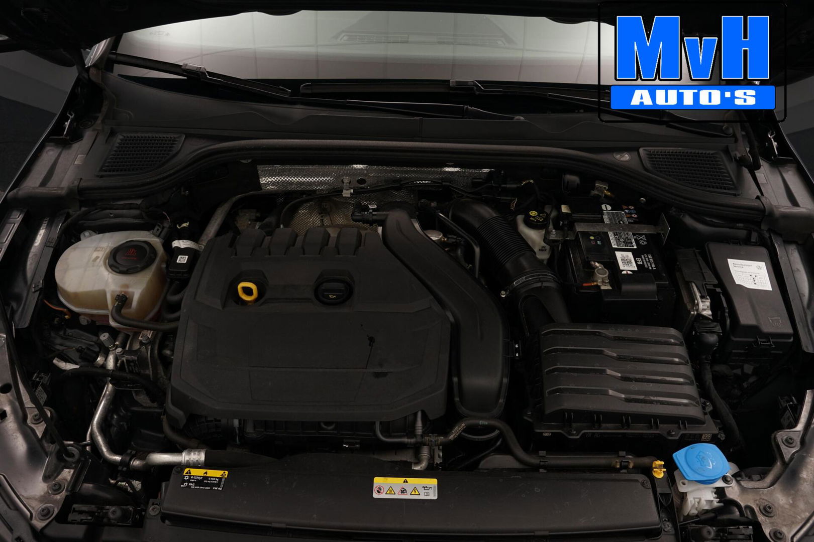 Volkswagen Golf 1.5 eTSI R-Line|PANO|IQ-LIGHT|SPORTSTOEL|LUXE!