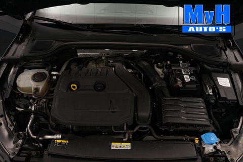 Volkswagen Golf 1.5 eTSI R-Line|PANO|IQ-LIGHT|SPORTSTOEL|LUXE!