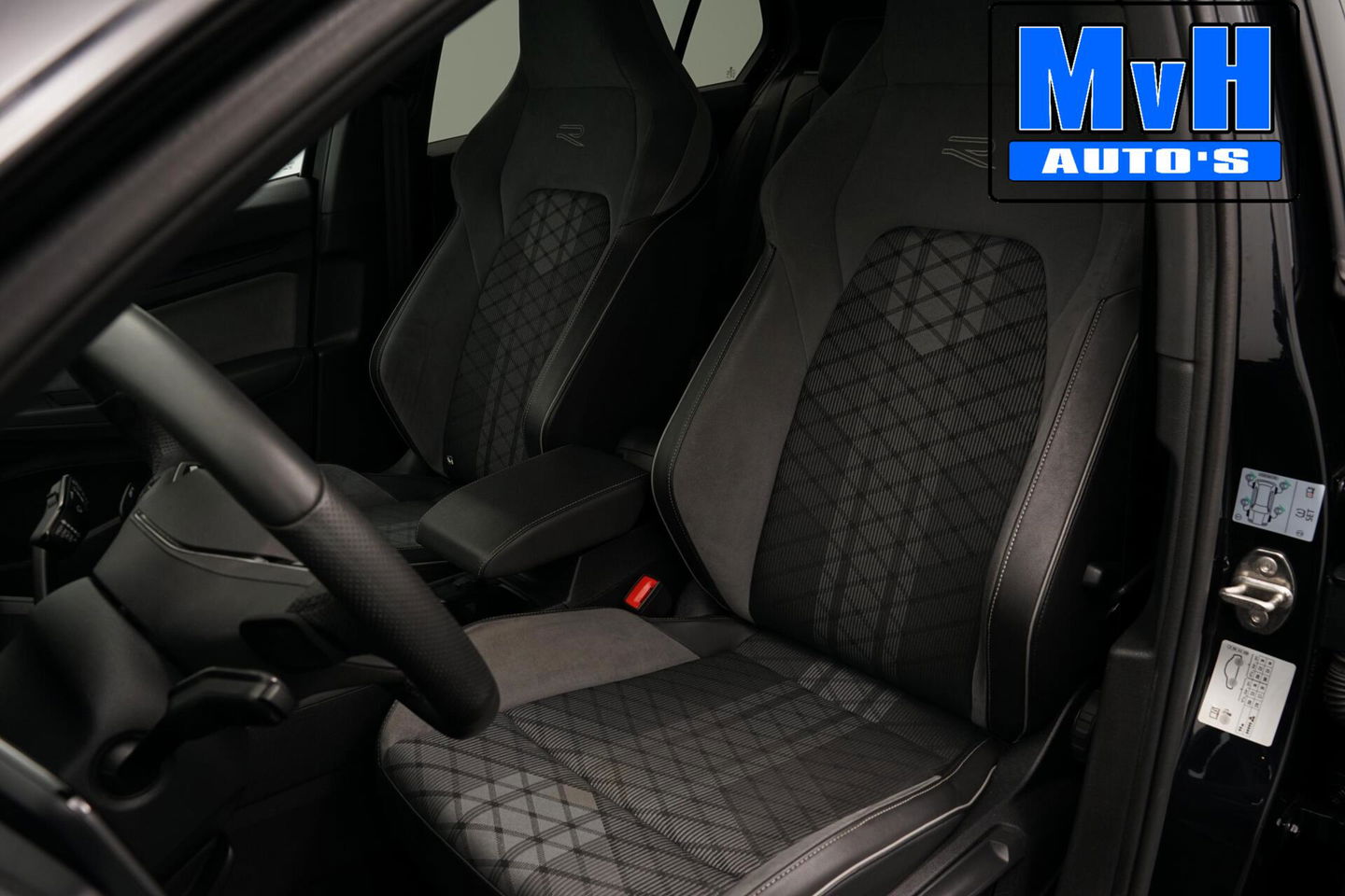 Volkswagen Golf 1.5 eTSI R-Line|SPORTSTOEL|LUXE|LED|