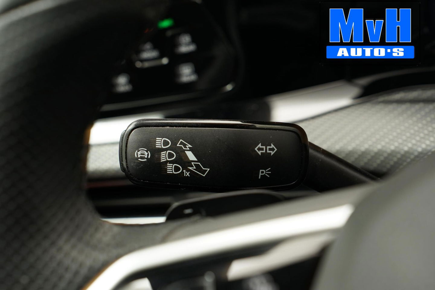 Volkswagen Golf 1.5 eTSI R-Line|SPORTSTOEL|LUXE|LED|