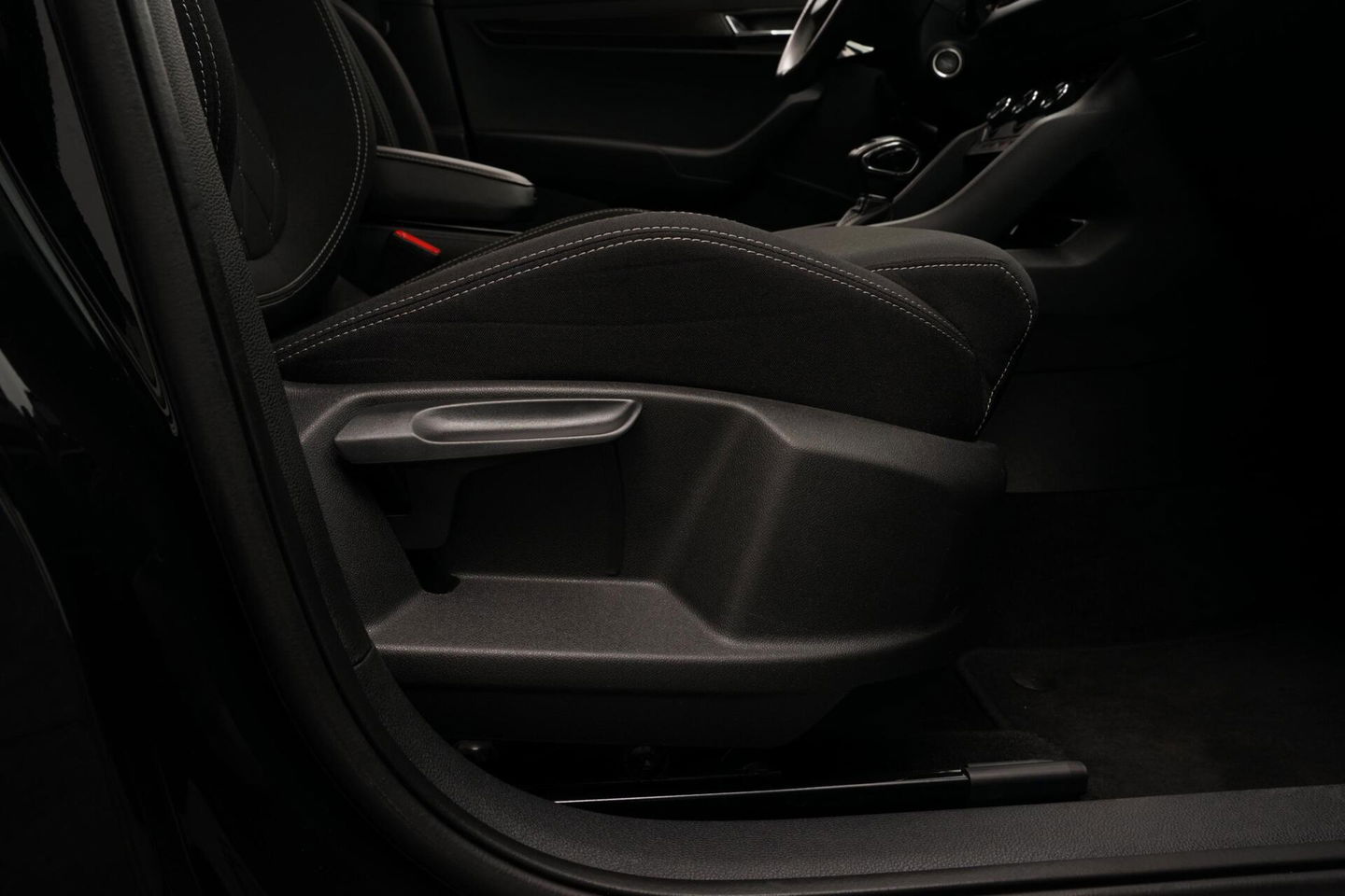 Škoda Karoq 1.5 TSI ACT Sportline Business|LUXE|CAMERA|TREKH|LED