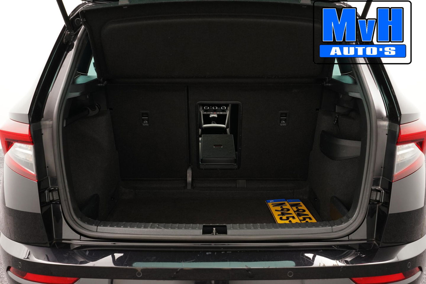 Škoda Karoq 1.5 TSI ACT Sportline Business|LUXE|CAMERA|TREKH|LED