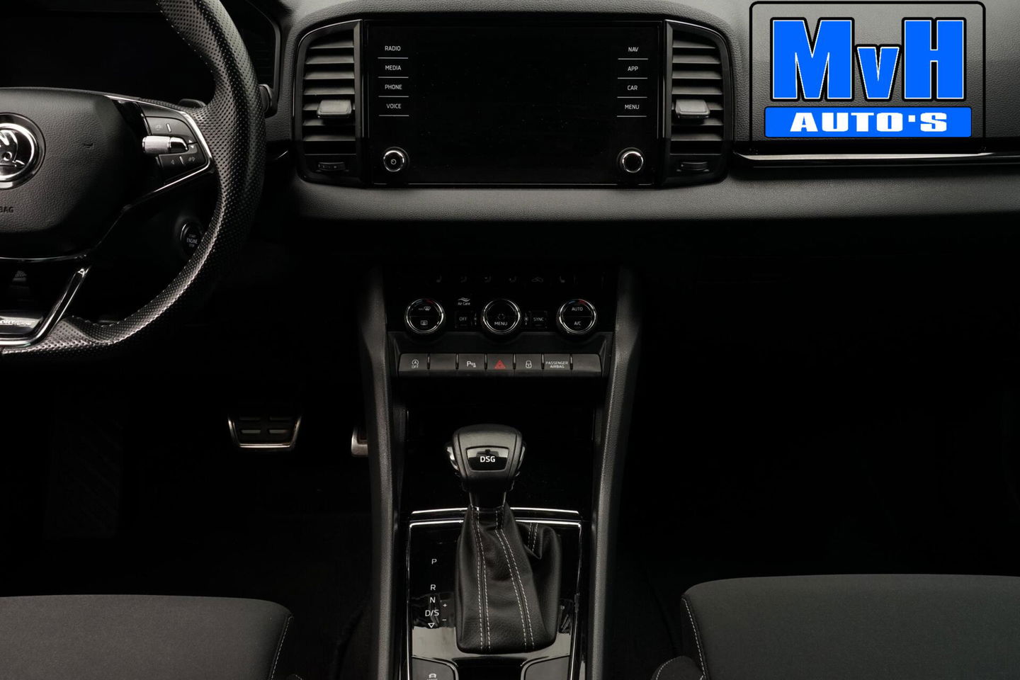 Škoda Karoq 1.5 TSI ACT Sportline Business|LUXE|CAMERA|TREKH|LED