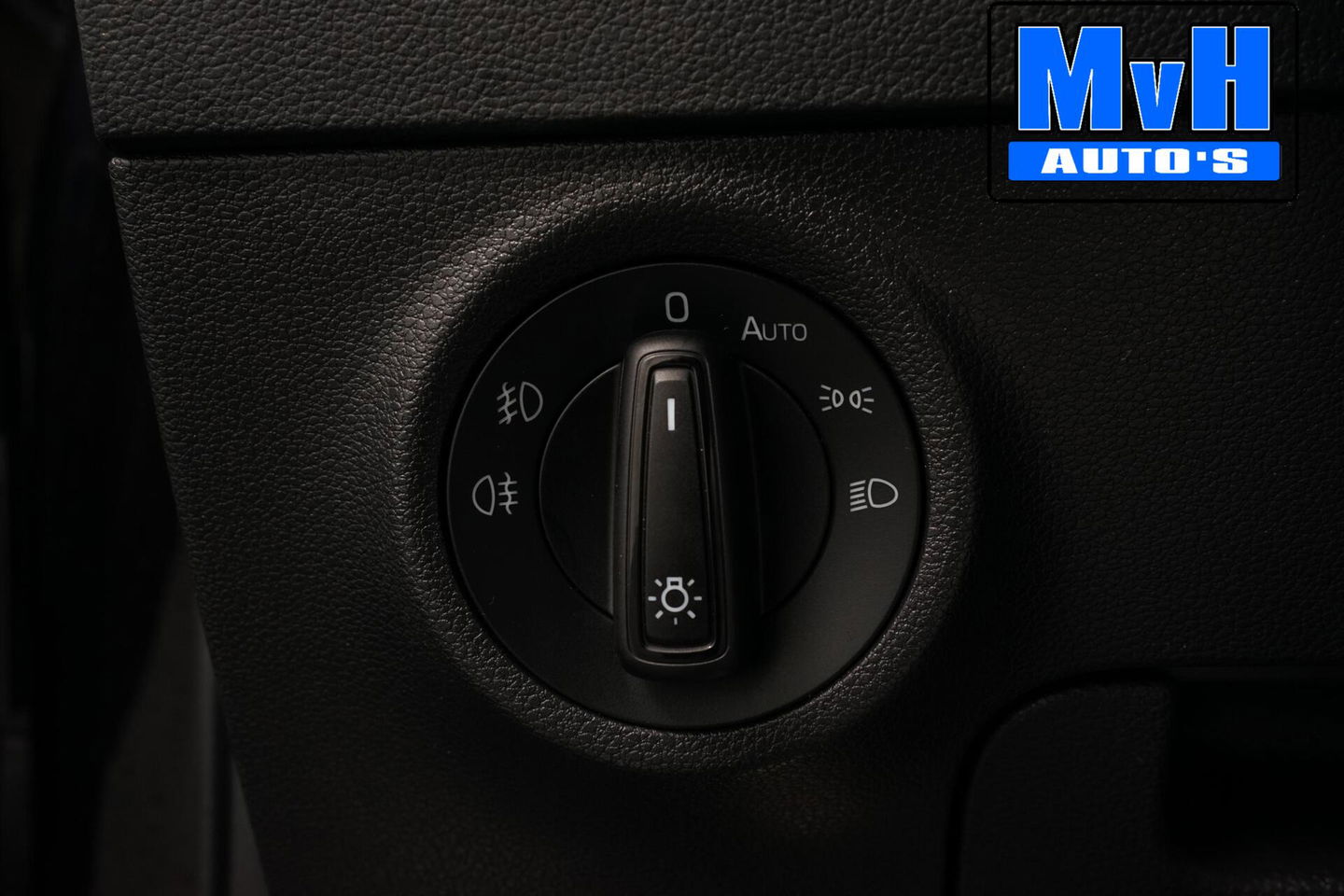 Škoda Karoq 1.5 TSI ACT Sportline Business|LUXE|CAMERA|TREKH|LED