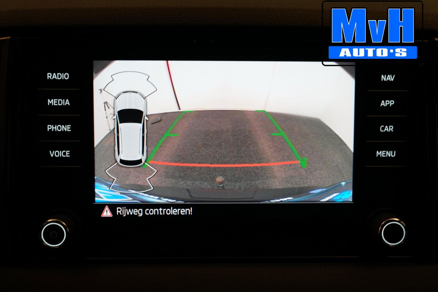 Škoda Karoq 1.5 TSI ACT Sportline Business|LUXE|CAMERA|TREKH|LED