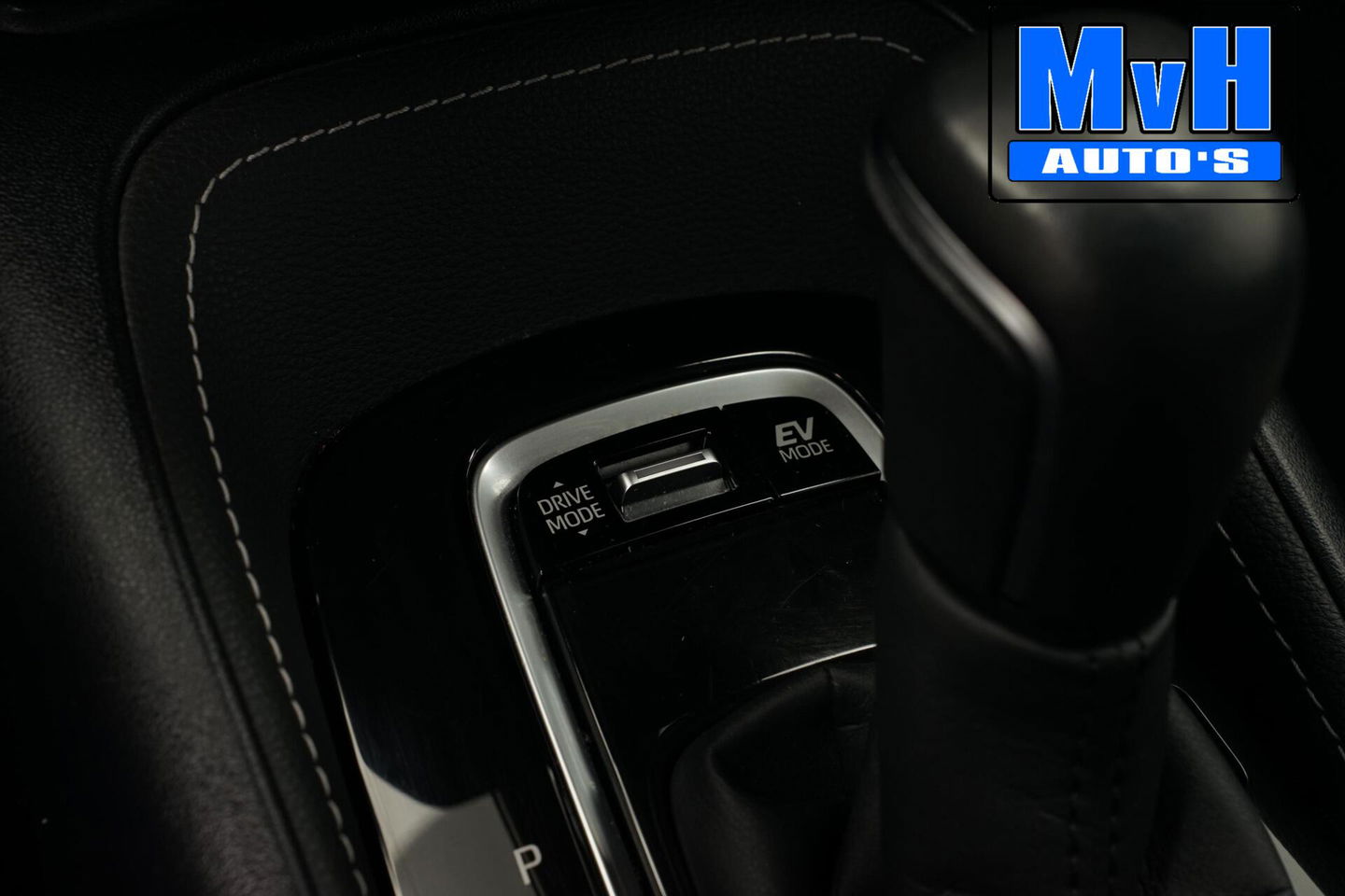 Toyota Corolla Touring Sports 1.8 Hybrid Trek|TREKHAAK|LUXE!