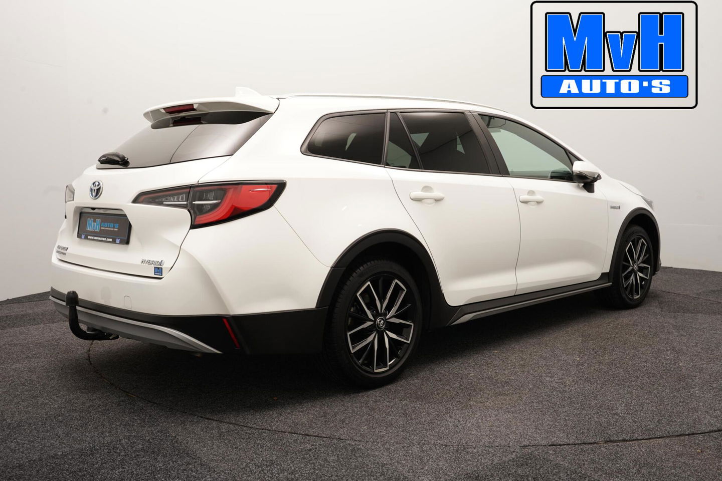 Toyota Corolla Touring Sports 1.8 Hybrid Trek|TREKHAAK|LUXE!