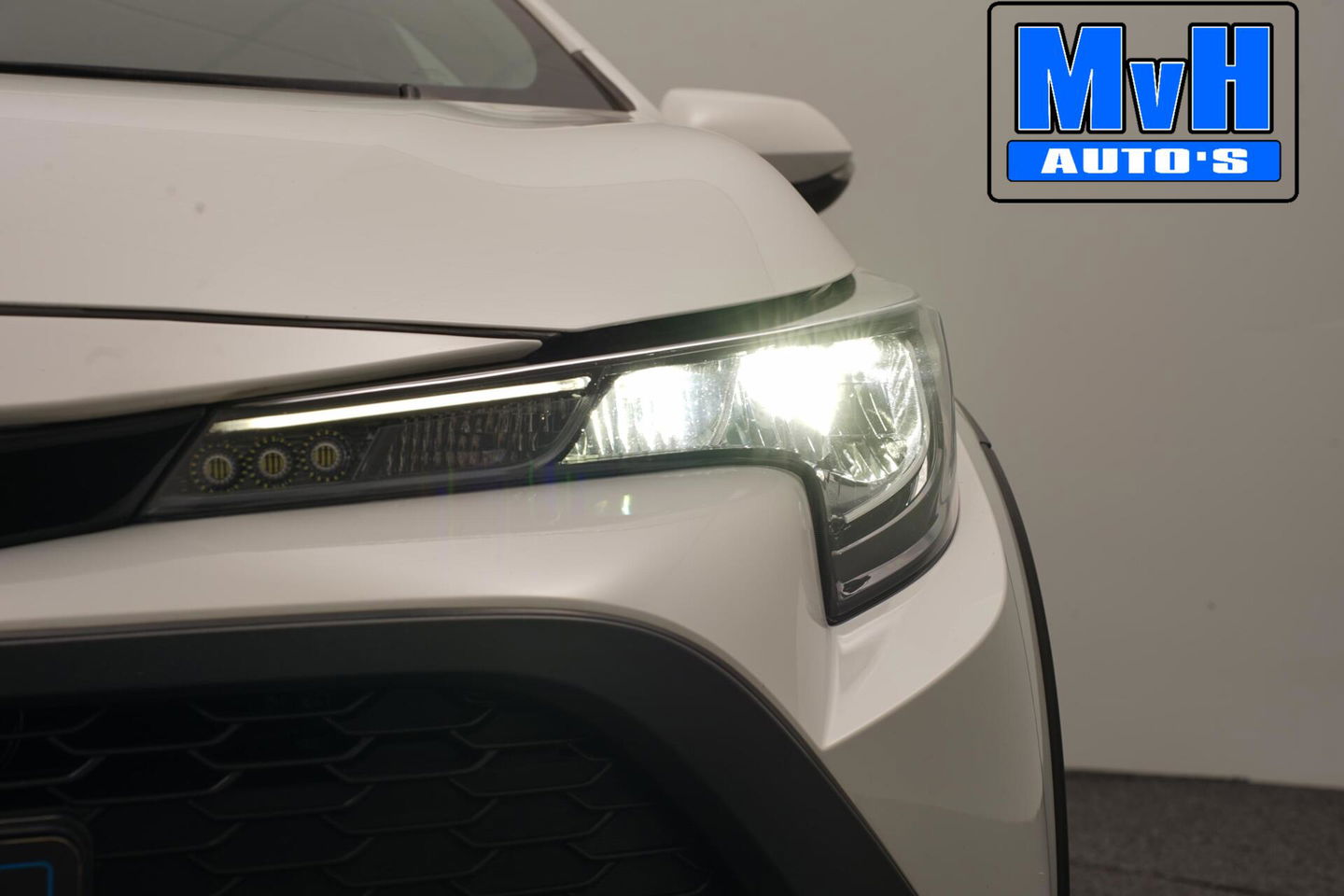 Toyota Corolla Touring Sports 1.8 Hybrid Trek|TREKHAAK|LUXE!