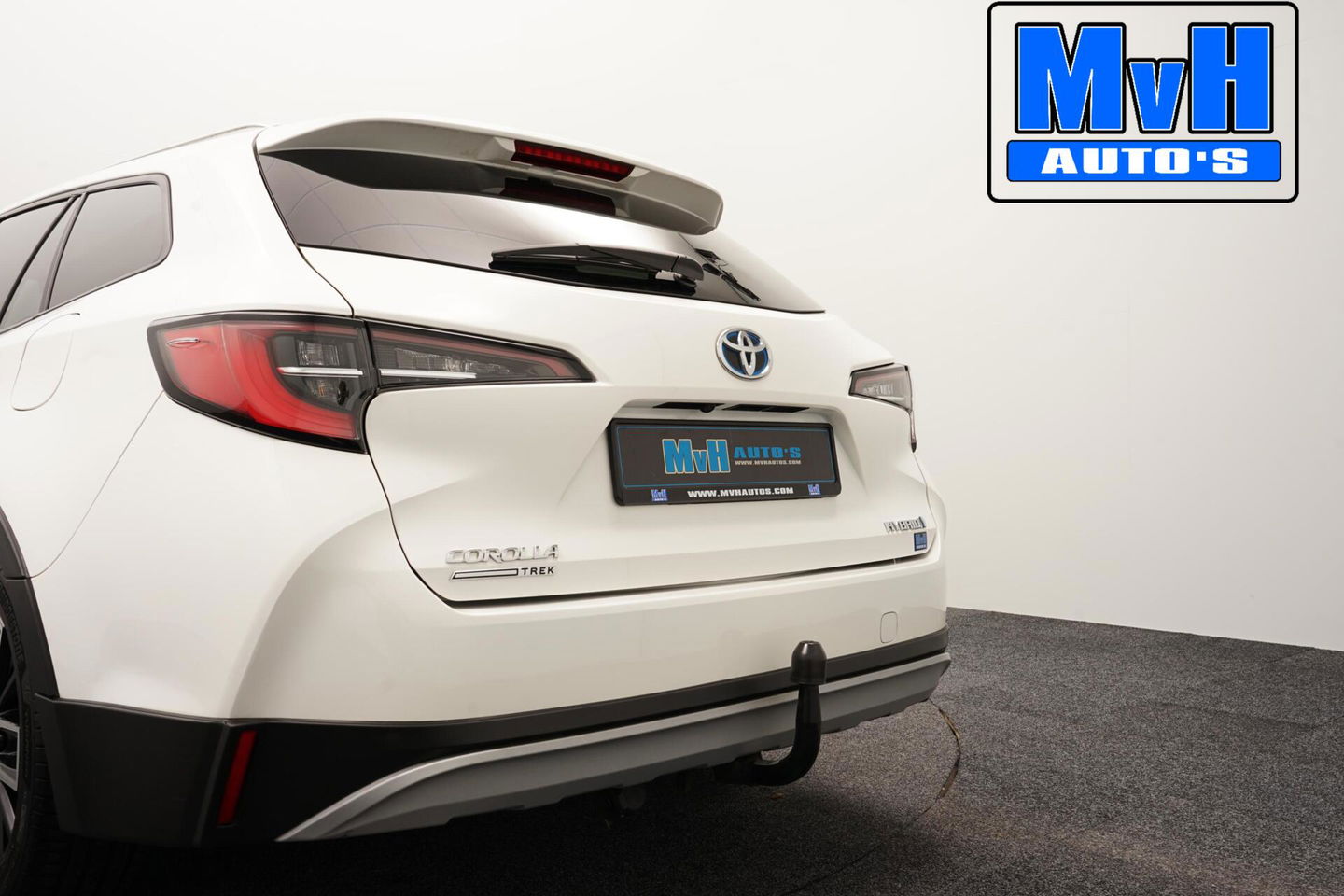 Toyota Corolla Touring Sports 1.8 Hybrid Trek|TREKHAAK|LUXE!