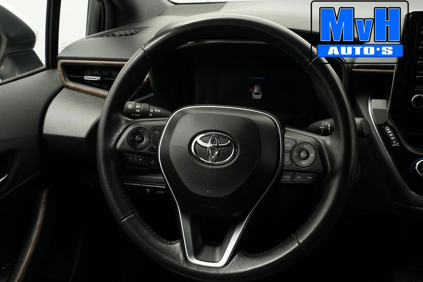 Toyota Corolla Touring Sports 1.8 Hybrid Trek|TREKHAAK|LUXE!