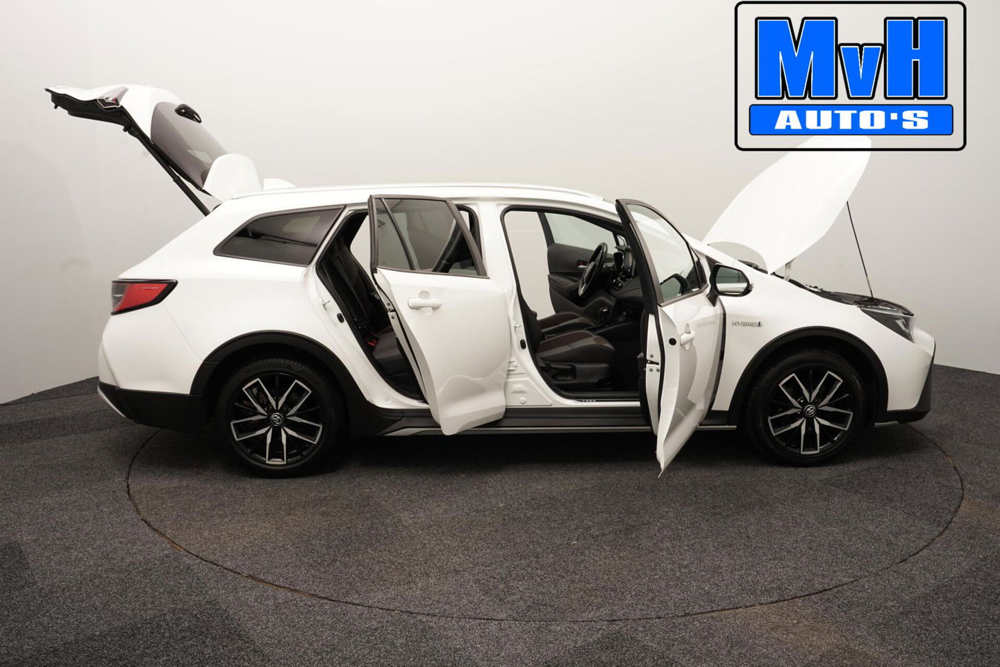 Toyota Corolla Touring Sports 1.8 Hybrid Trek|TREKHAAK|LUXE!