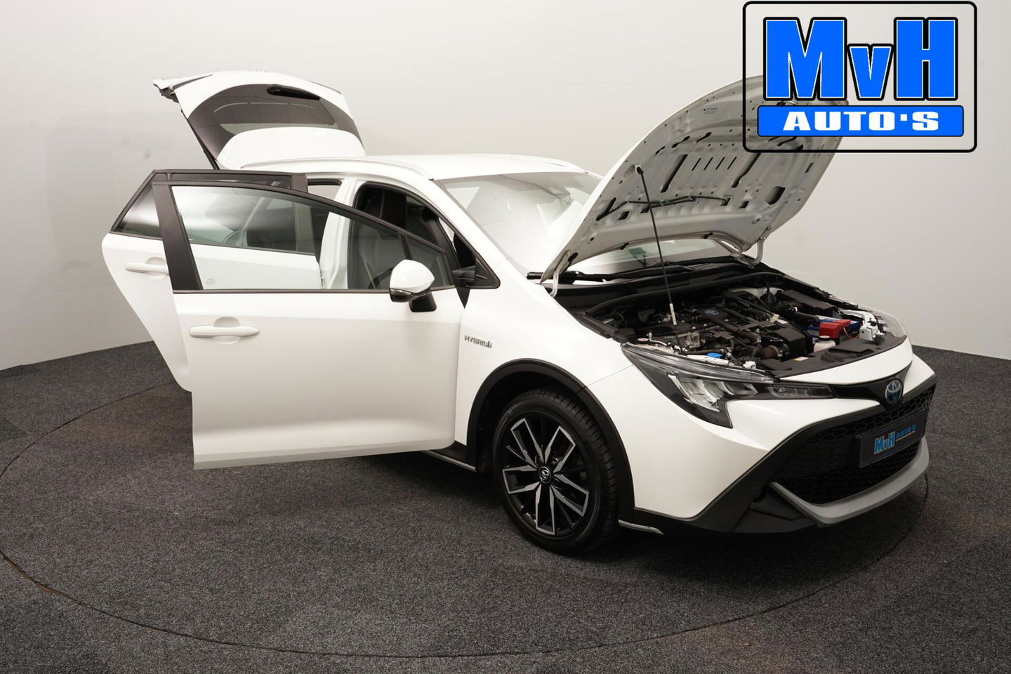 Toyota Corolla Touring Sports 1.8 Hybrid Trek|TREKHAAK|LUXE!