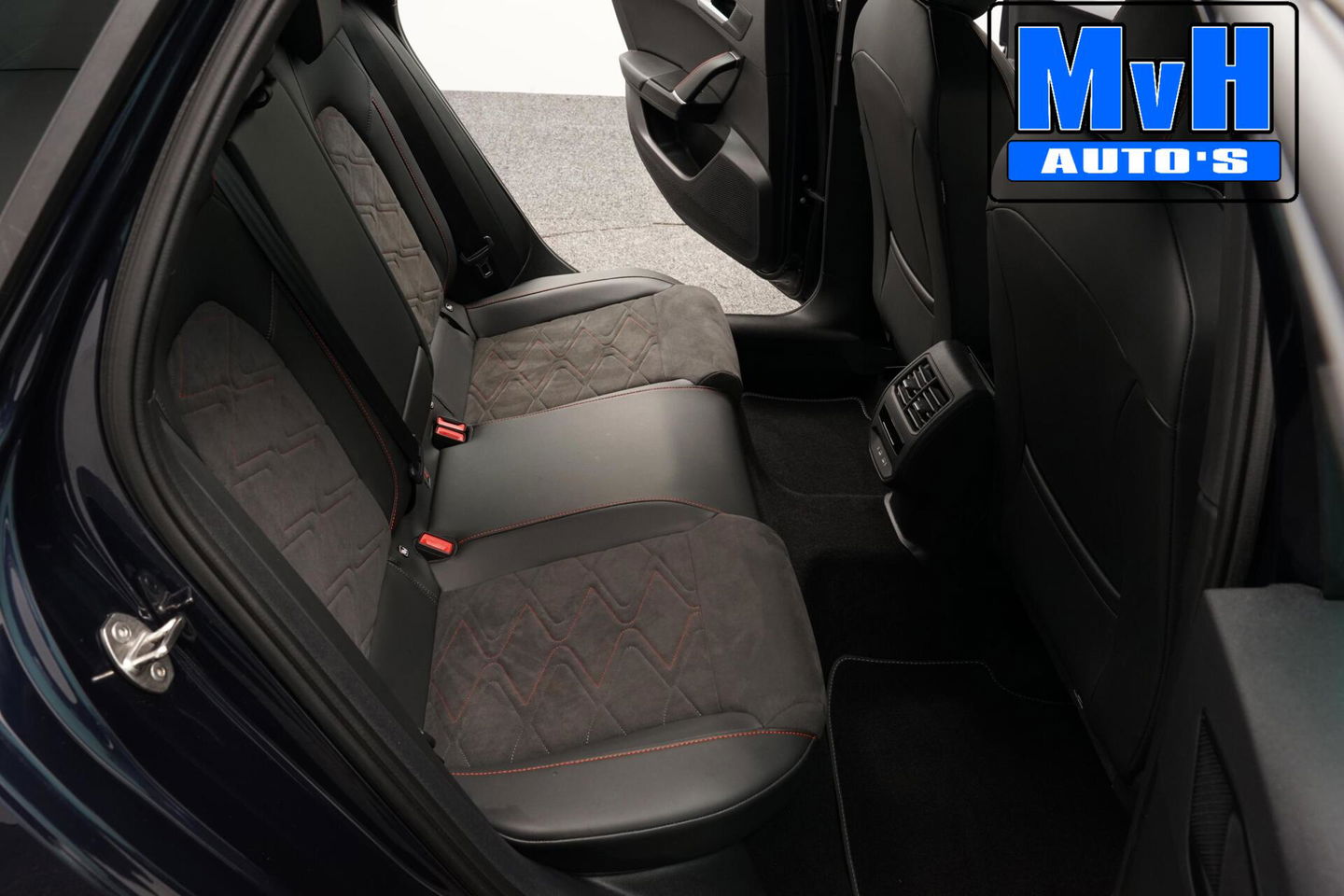 SEAT Leon Sportstourer 1.5 TSI FR Business Intense|LUXE!|LED