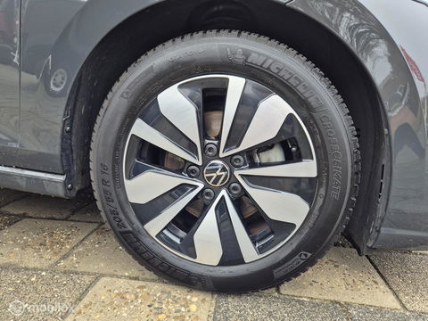 Volkswagen Golf 1.5 eTSI Goal, Automaat, Navi, All Season