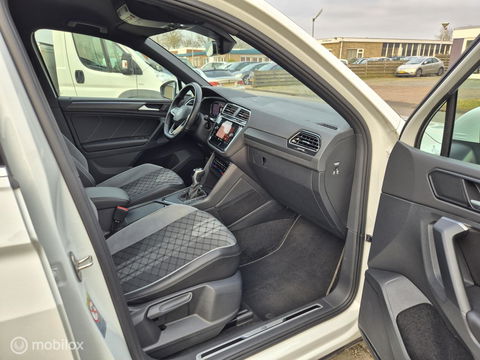 Volkswagen Tiguan 1.5 TSI R-Line, Trekhaak, Dealer onderhoud