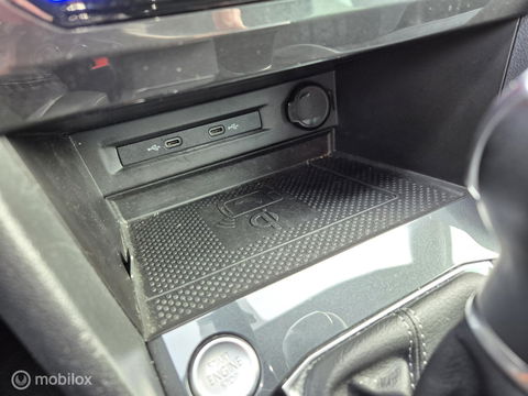 Volkswagen Tiguan 1.5 TSI R-Line, Trekhaak, Dealer onderhoud