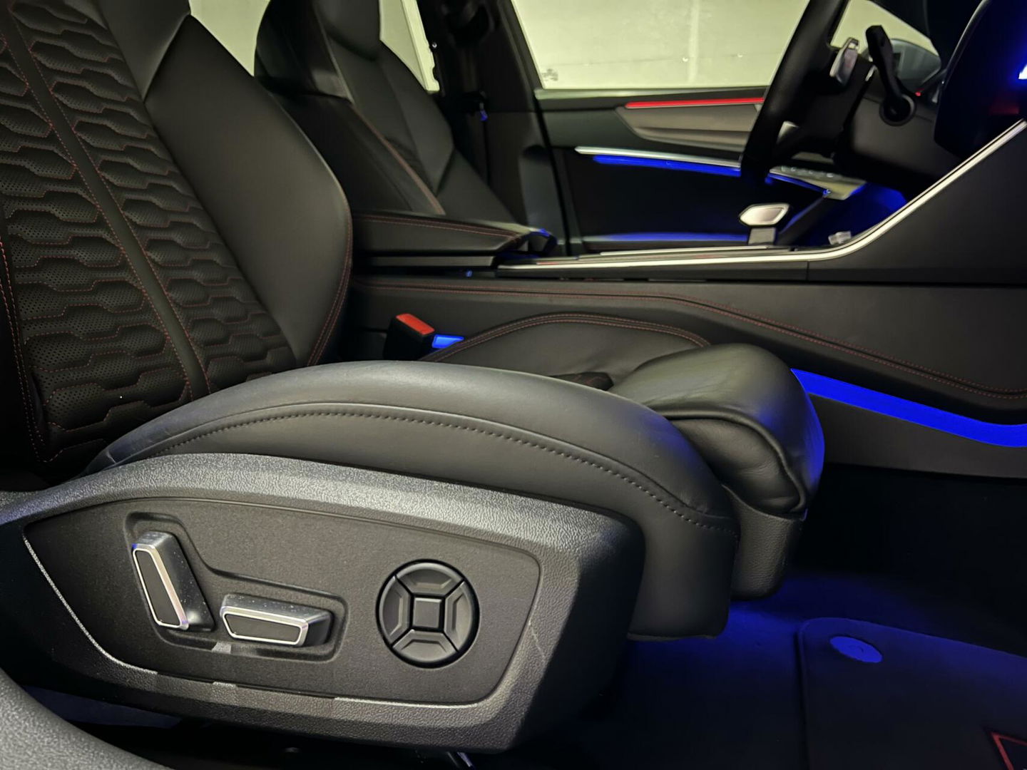 Audi RS6 Avant 4.0 TFSI Quattro Matgrijs Dynamic+ B&O 600PK