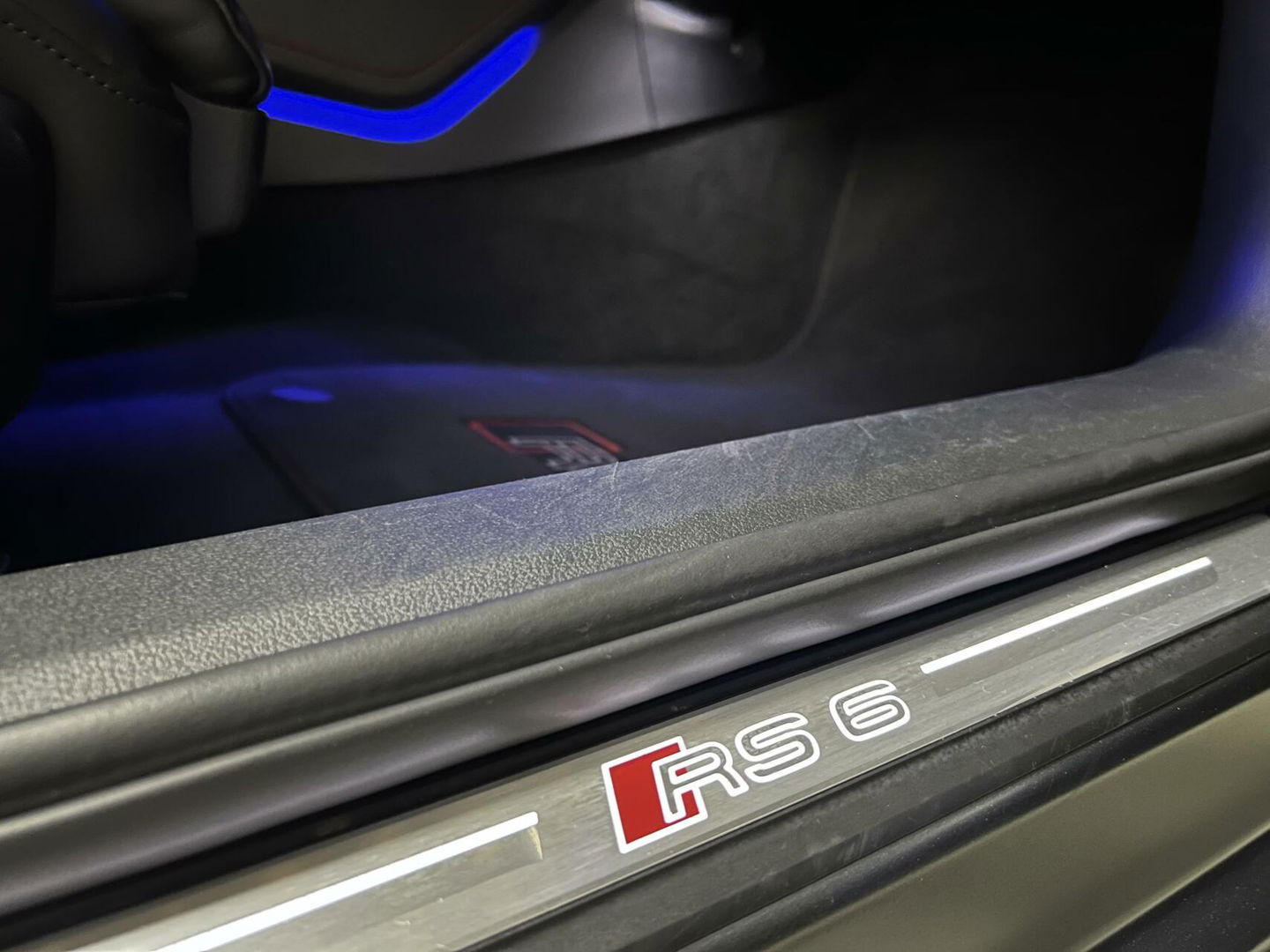 Audi RS6 Avant 4.0 TFSI Quattro Matgrijs Dynamic+ B&O 600PK