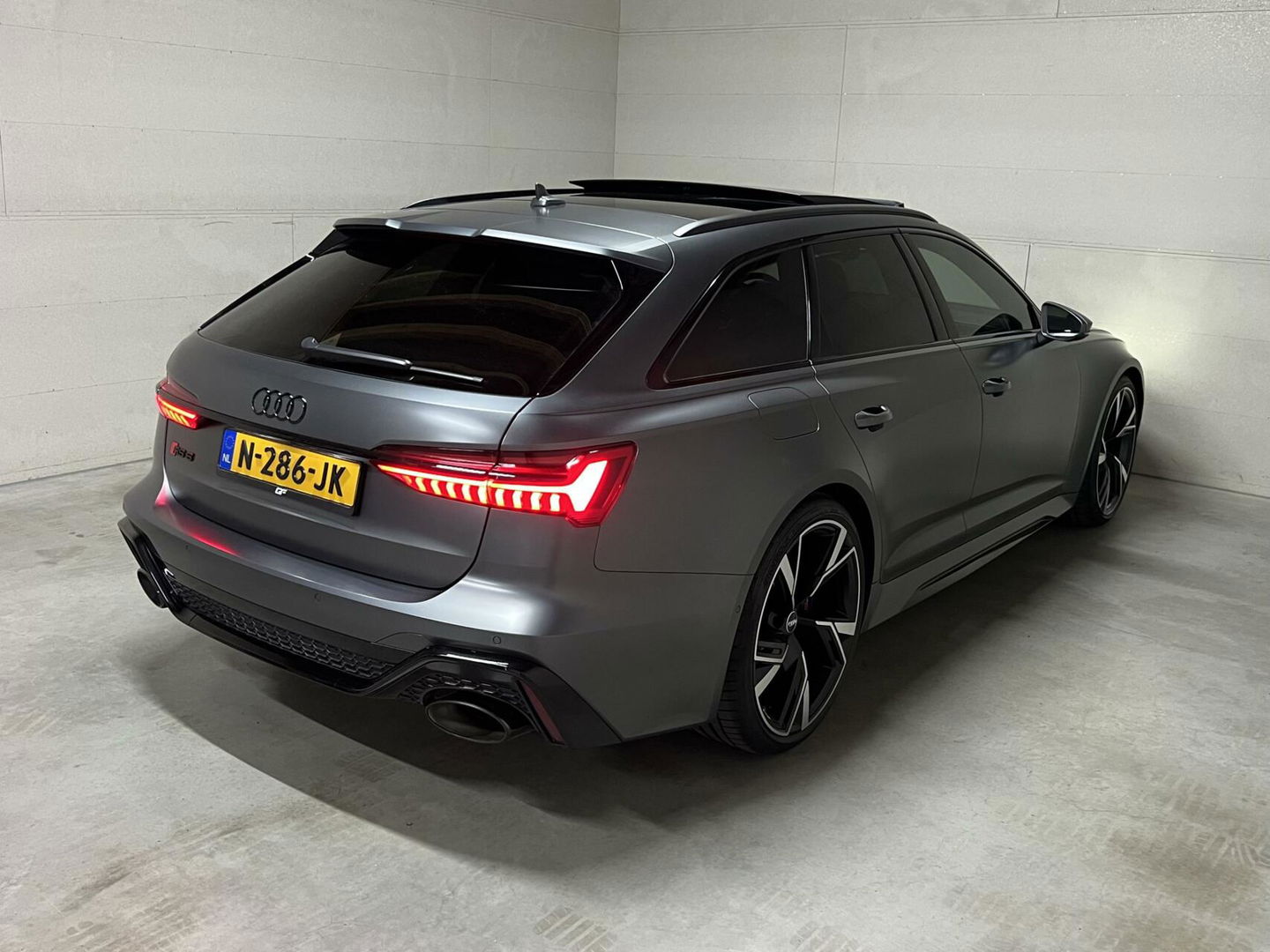 Audi RS6 Avant 4.0 TFSI Quattro Matgrijs Dynamic+ B&O 600PK