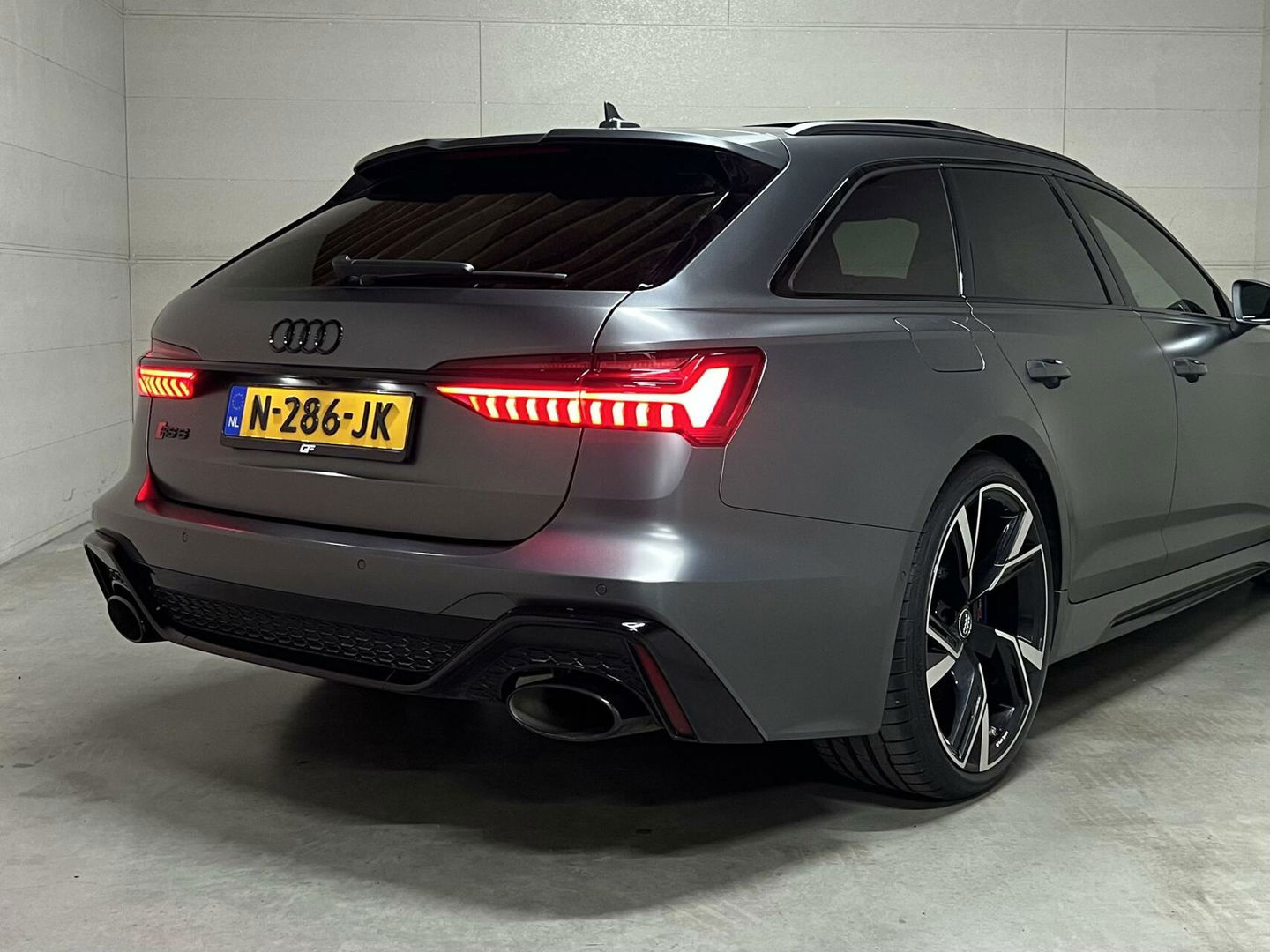 Audi RS6 Avant 4.0 TFSI Quattro Matgrijs Dynamic+ B&O 600PK
