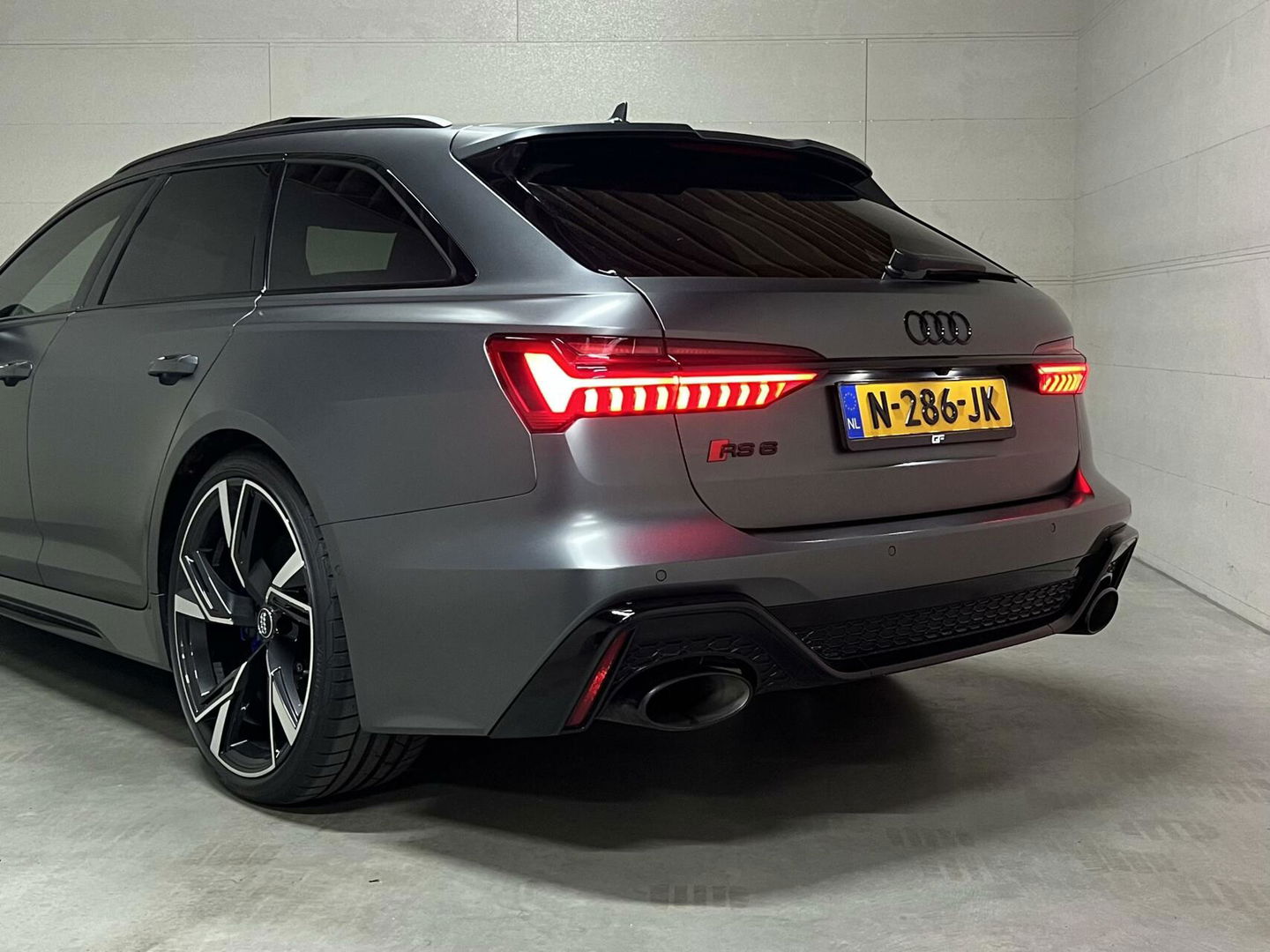 Audi RS6 Avant 4.0 TFSI Quattro Matgrijs Dynamic+ B&O 600PK