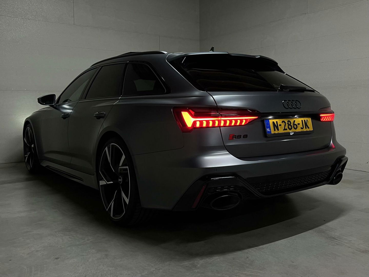Audi RS6 Avant 4.0 TFSI Quattro Matgrijs Dynamic+ B&O 600PK