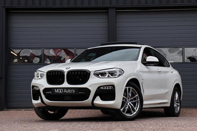 BMW X4 - xDrive30i M-Sport M-Pakket /PANODAK/HUD/KEYLESS/CARPLAY/CAMERA/STOELVERW. + VENTL./ACC!