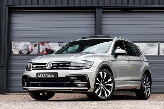 Volkswagen Tiguan - 1.5 TSI ACT 2x R-Line /LED/PANODAK/STOELVERW./TREKHAAK/HUD/KEYLESS/360 CAMERA!