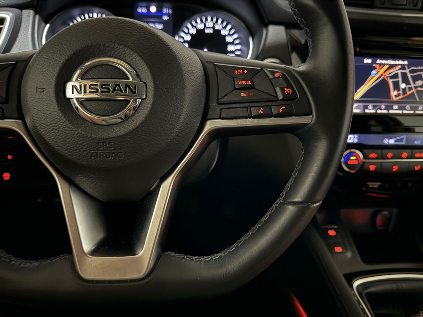 Nissan QASHQAI 1.3 DIG-T Pano 360° Navi Cruise NAP