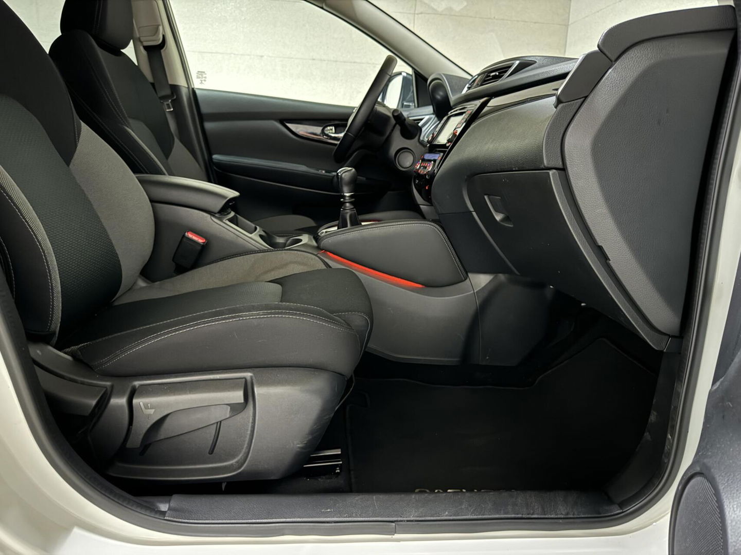 Nissan QASHQAI 1.3 DIG-T Pano 360° Navi Cruise NAP