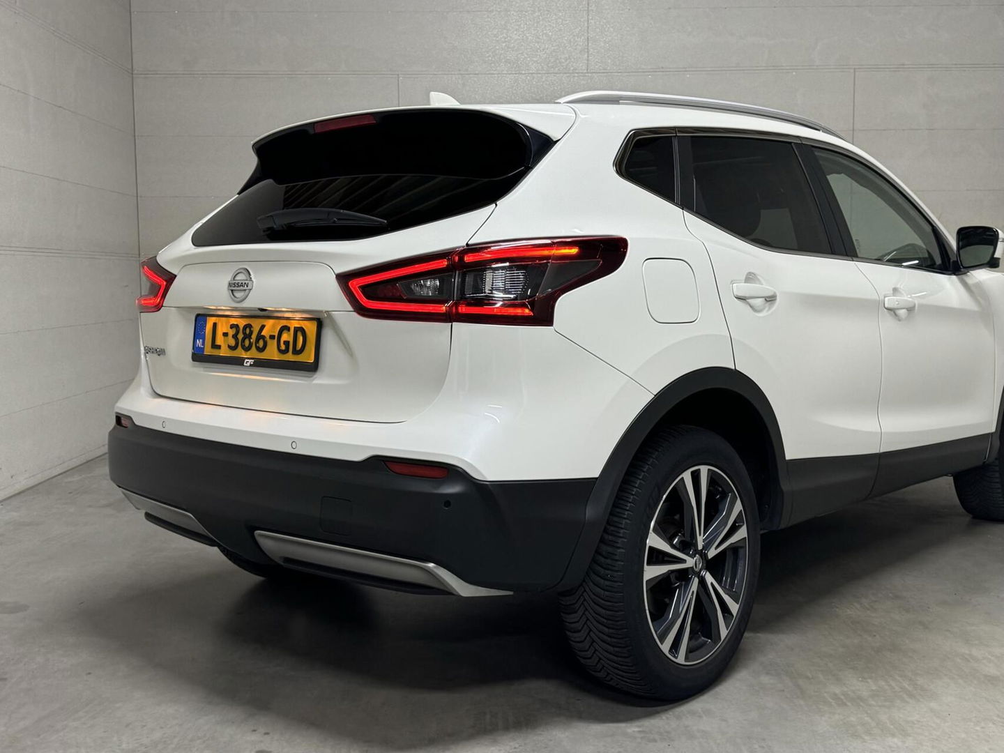 Nissan QASHQAI 1.3 DIG-T Pano 360° Navi Cruise NAP