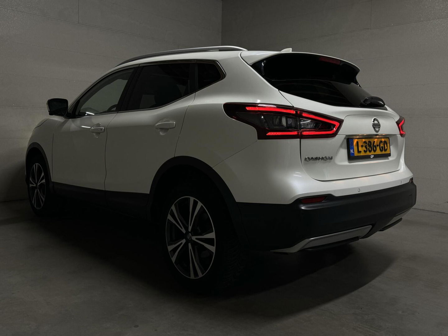 Nissan QASHQAI 1.3 DIG-T Pano 360° Navi Cruise NAP