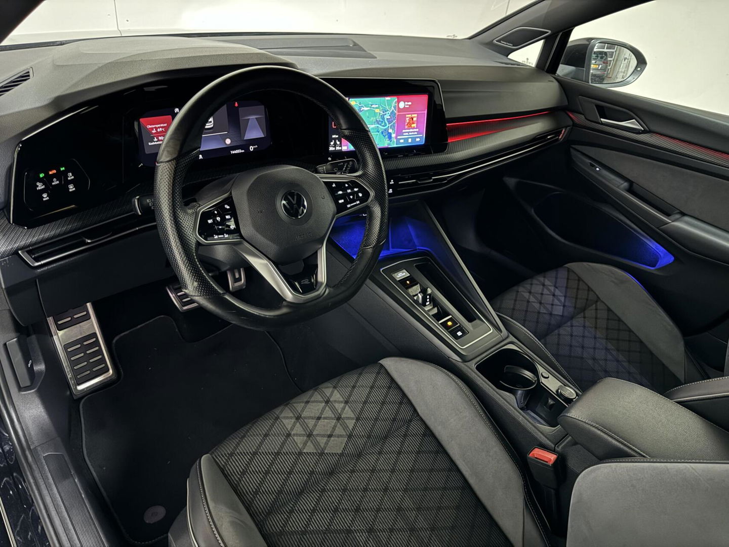 Volkswagen Golf 1.5 eTSI R-Line Pano Harman/Kardon Carplay Sfeer