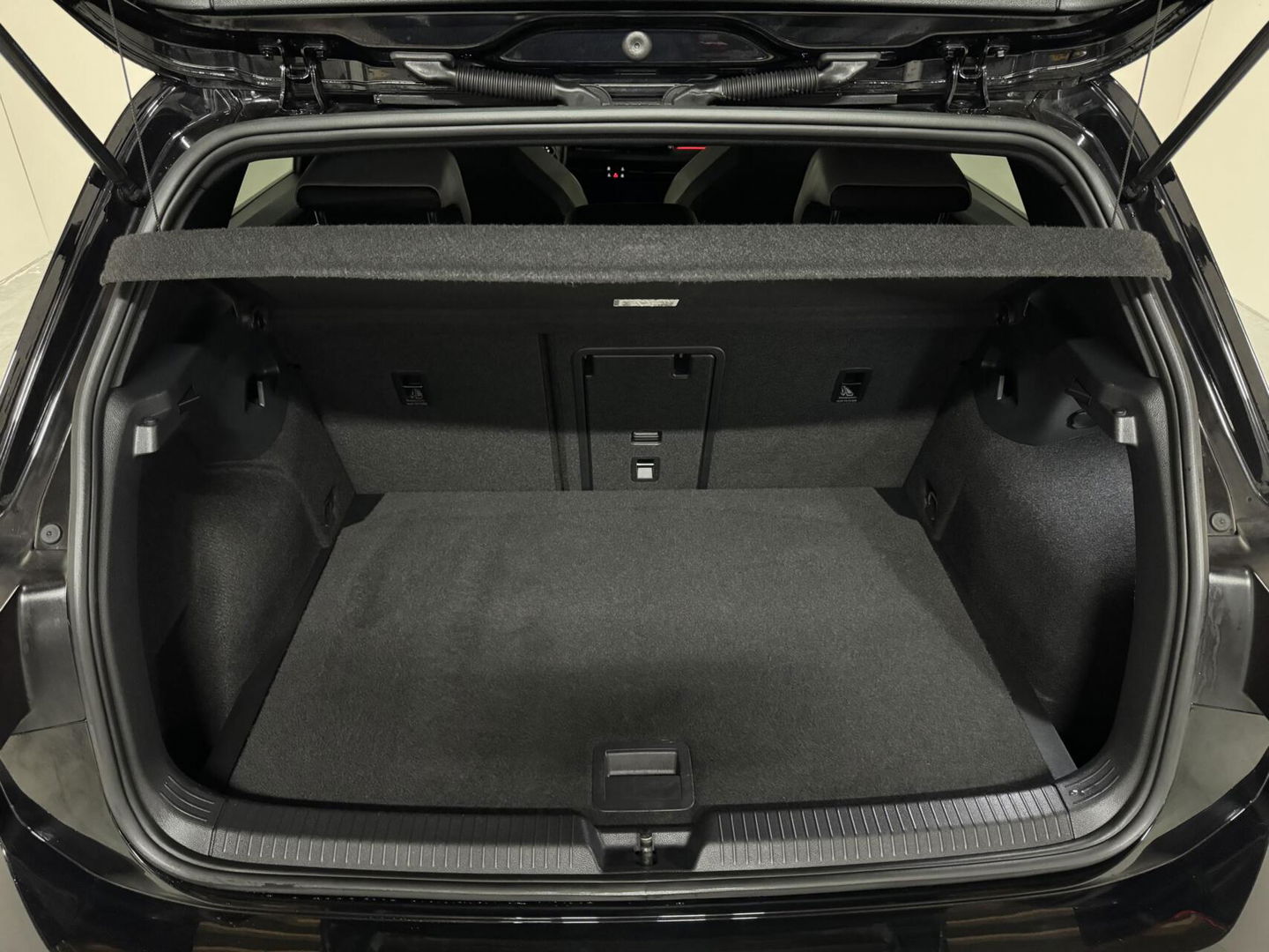 Volkswagen Golf 1.5 eTSI R-Line Pano Harman/Kardon Carplay Sfeer