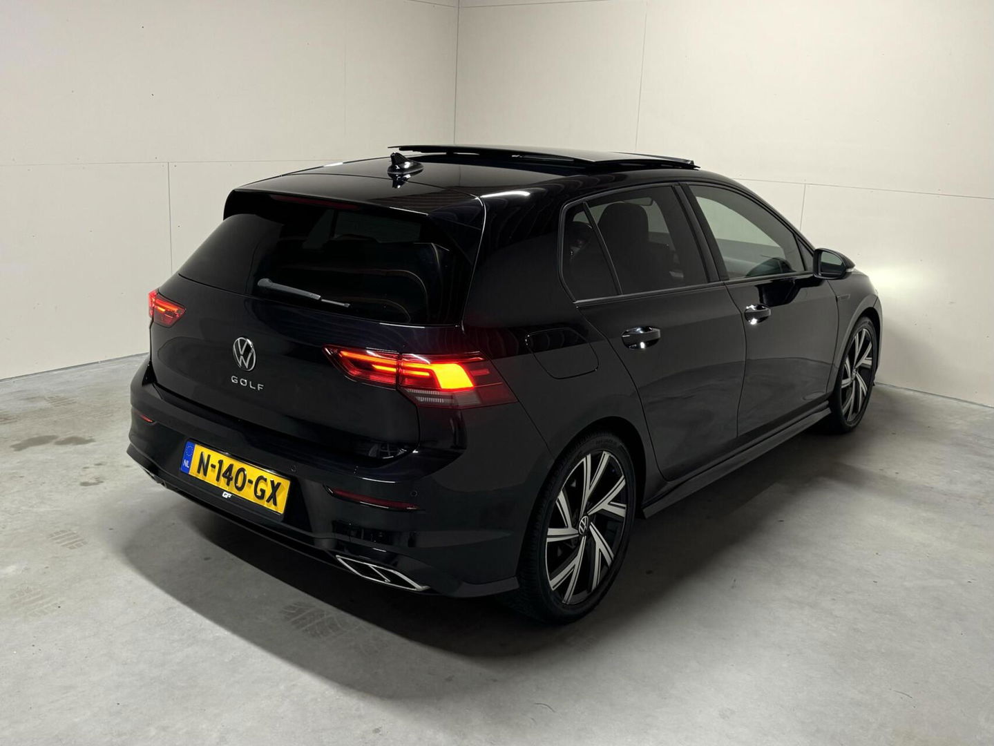 Volkswagen Golf 1.5 eTSI R-Line Pano Harman/Kardon Carplay Sfeer