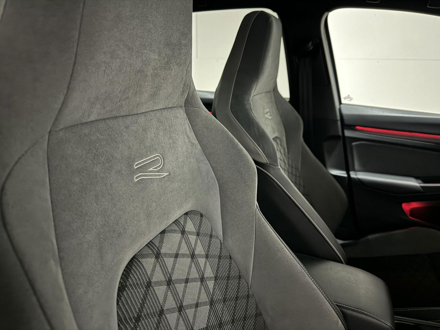 Volkswagen Golf 1.5 eTSI R-Line Pano Harman/Kardon Sfeer NAP