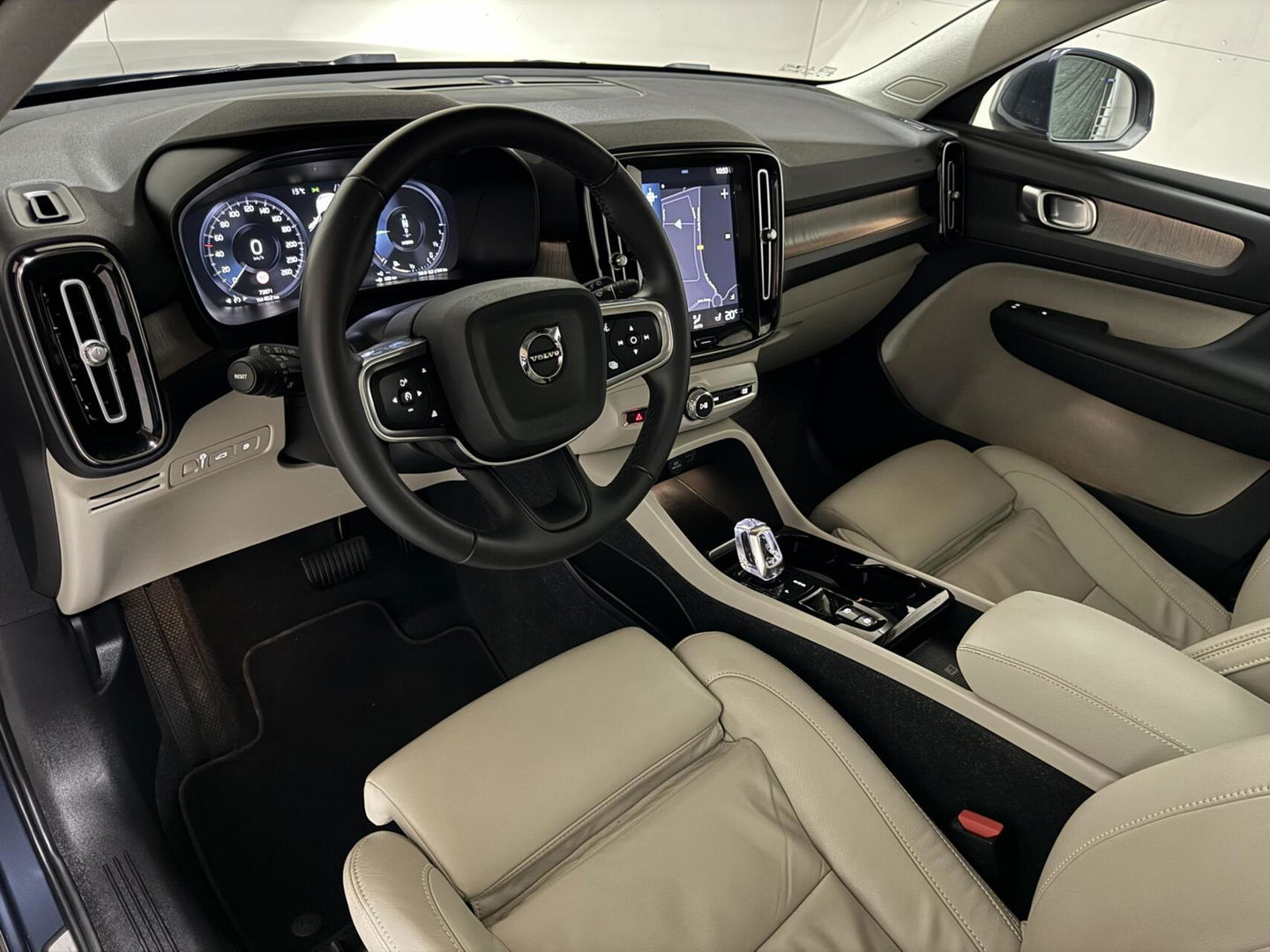 Volvo XC40 1.5 T4 Recharge Inscription Pano Leer Carplay Camera