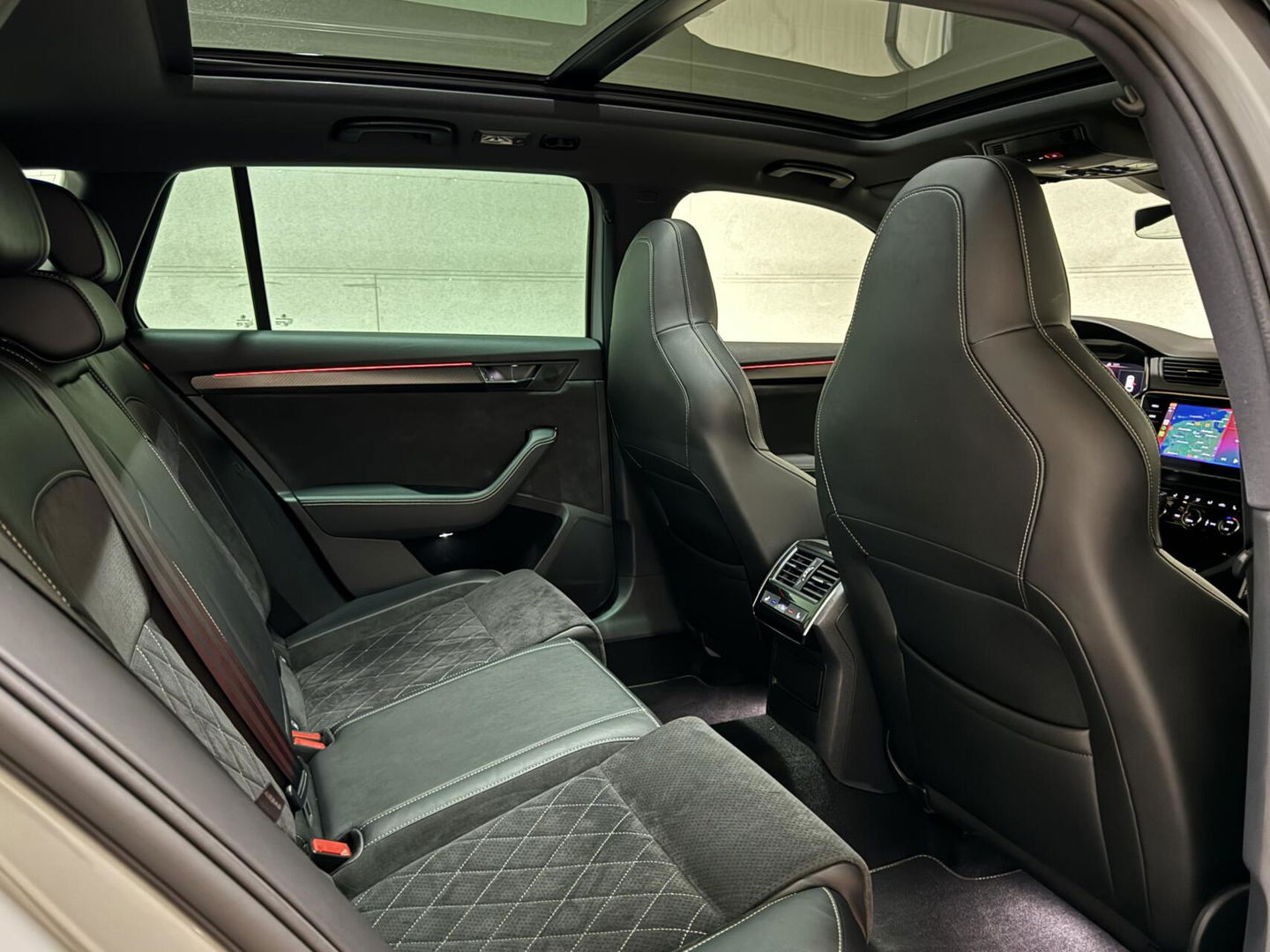 Škoda Superb Combi 1.4 TSI iV Sportline Pano Canton Memory Sfeer Camera